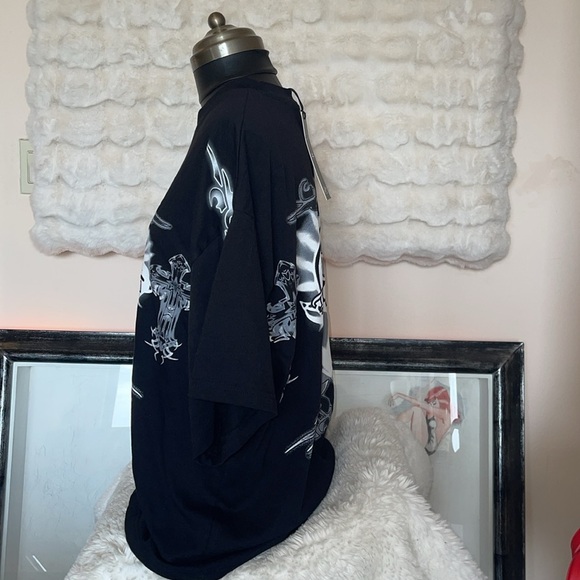 Loiter Black Graphic T-Shirt with White Design NWT - Picture 5 of 7